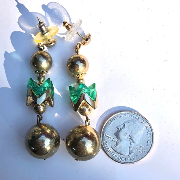 Mid Century Gold Tone Balls Artsy Emerald Green Acrylic Earrings - Picture 5 of 6